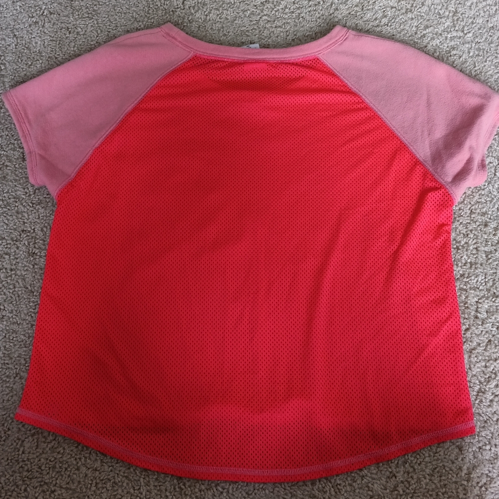 Workout Top - Picture 2 of 3